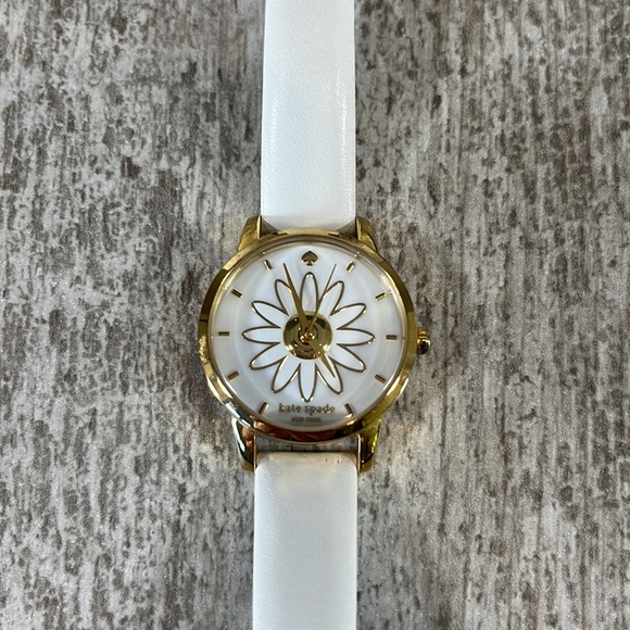 Kate Spade Gold Mini Metro Daisy White Leather Strap 26mm Ksw1086 Watch